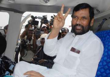 paswan rules out third front