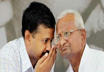 police tapping team anna s phones kejriwal