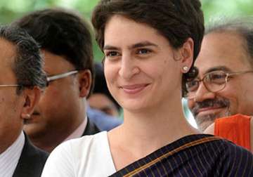 priyanka visits congress headquarters