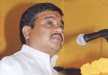 r r patil rules out resignation threatens action against mns