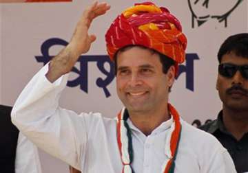 rahul holds deliberations with 150 young leaders on ls polls