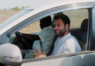 rahul meets delhi congress leaders in preparation for polls