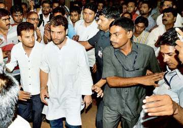 rahul meets victims in kedarnath valley