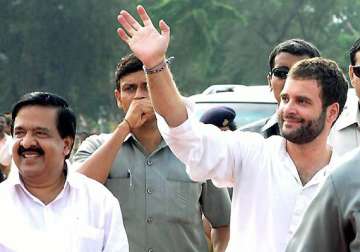 rahul reviews political situation in kerala