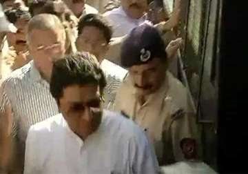 live reporting mns rasta roko raj thackeray released after being arrested to meet maha cm tomorrow
