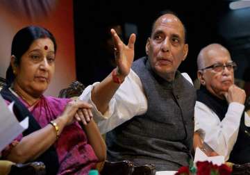 rajnath offers speaker s post to advani sushma to wait and watch