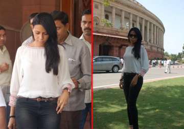 rozlyn khan visits parliament to see netas at work