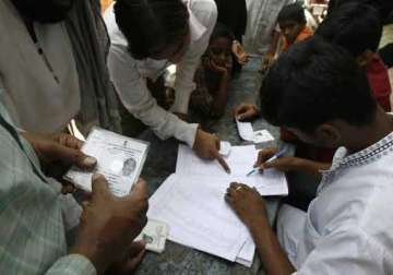 searing heat slowing down voter turnout in karnataka