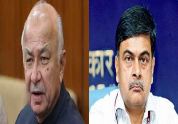 shinde not fit to be home minister singh