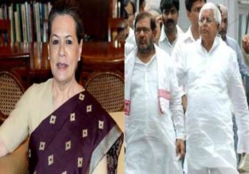 sonia gandhi holds iftar shares table with sharad yadav and lalu