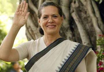 sonia wins by over 3.52 lakh votes