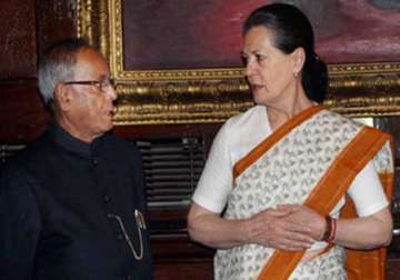 sonia meets president pushes for leader of opposition status