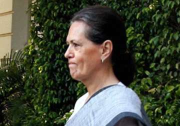 sonia to discuss cong strategy with party mps on monday