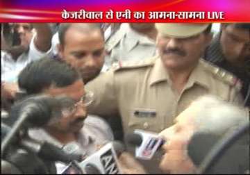 sunday drama annie kohli questions kejriwal s conduct scuffle at press conference