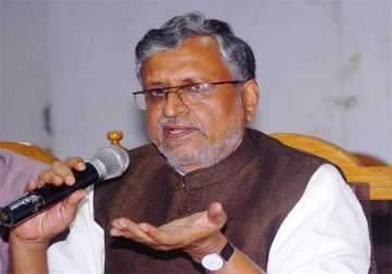 sushil plays up divergent views of manjhi nitish