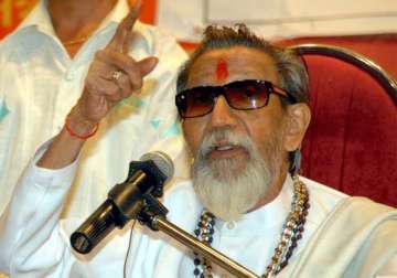 thackeray asks dalits not to fall in congress trap