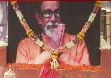 thackeray memorial bmc serves notices to shiv sena leaders