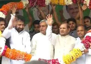 third front hits mulayam roadblock sp peeved over nitish hogging show