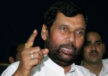 third front not possible without bjp or congress support paswan