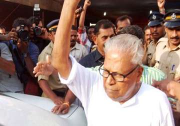 three aides of achuthanandan ousted from cpi m