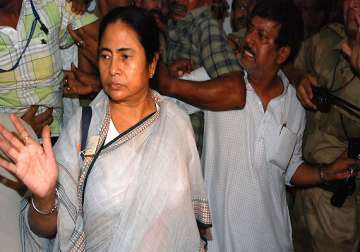 tit for tat congress ministers skip mamata s cabinet meeting