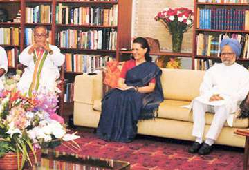 upa leaders meet in delhi show unity over lokpal