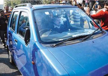 unidentified men damage kejriwal s car in rohtak