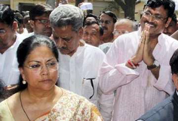 vasundhara threatens to quit kataria calls off his yatra