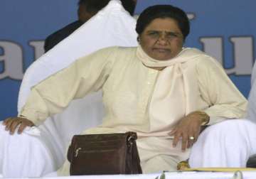 will teach a lesson to sp goons fumes mayawati