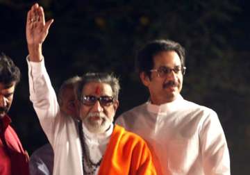 with bal thackeray ailing uddhav calls meeting of mps mlas
