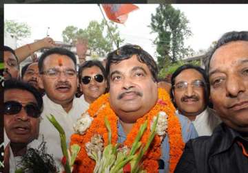 with uttarakhand elections in mind gadkari holds party meeting