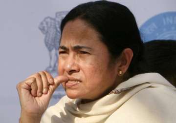 would be happy to see upa ii last its full term says mamata