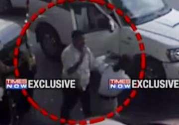 caught on camera shiv sena worker assaults female traffic constable