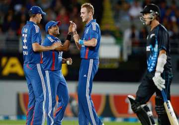 england beats new zealand by 5 wickets in 3rd odi