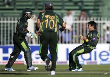 ajmal and afridi rattle south africa for 183