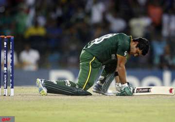 akmal fined for disrespecting umpires in t20