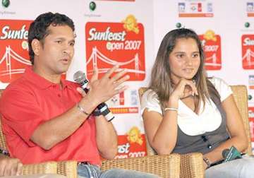 approach lower court to book sachin sania for insulting tricolour hc