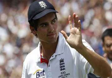 ashes alastair cook defies australian bowling attack
