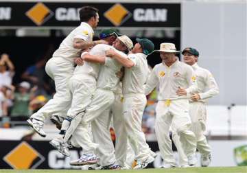 ashes australia beat england win 1st test by 381 runs