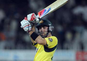 australia beats pakistan by 4 wickets in 1st odi