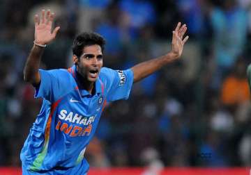 bhuvneshwar strikes as australia score 83 for four at lunch