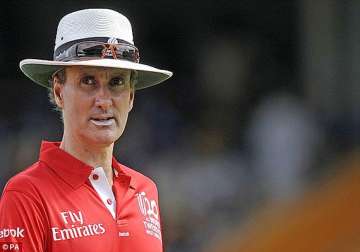 billy bowden returns to elite panel of icc umpires