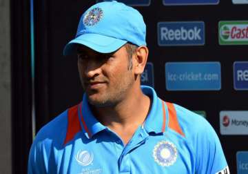 bowlers need to adapt quickly in odis dhoni