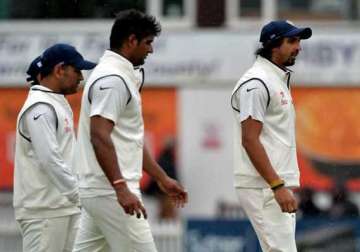 bowling unit a big worry for dhoni ahead of first test