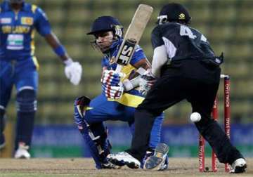 champions trophy kiwis struggle to beat sri lankans by 1 wicket in low scoring match