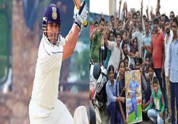 cricket fans queuing up to see sachin bat in ranji match in haryana