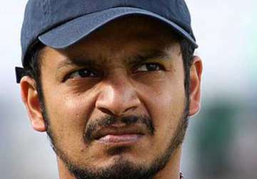 cricketer murali kartik s car hits xylo driver injured