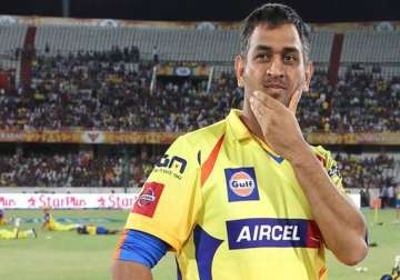 dhoni files rs.100 crore defamation case against two tv channels