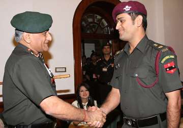 dhoni bindra conferred rank of lt col in territorial army