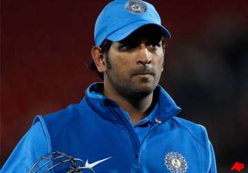 dhoni blames his bowlers for leaking away too many runs